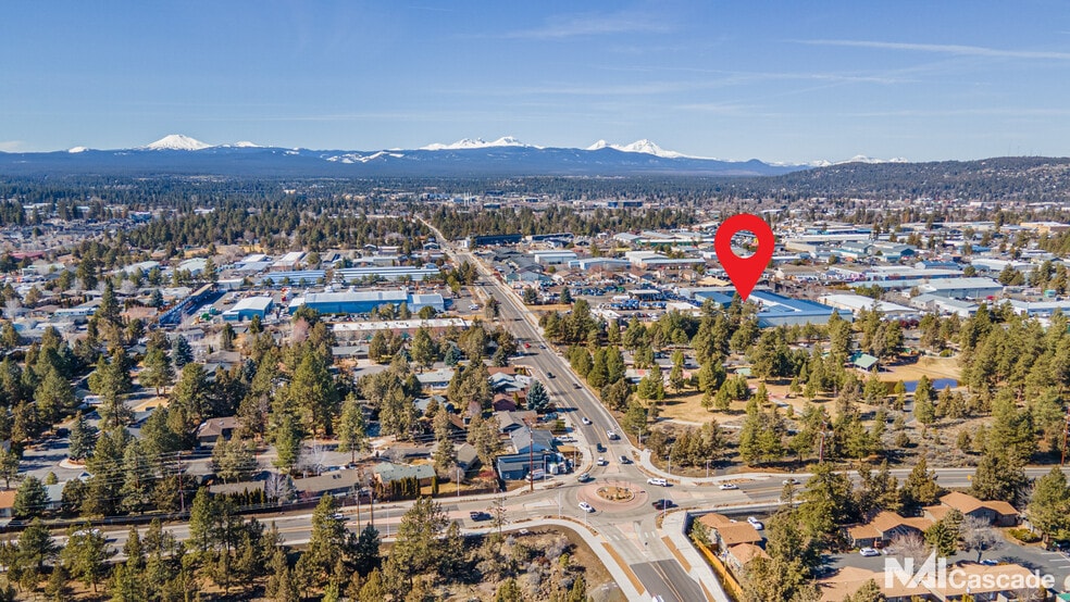 More Photos Of 1305-1309 SE Armour Rd, Bend Warehouse For Lease