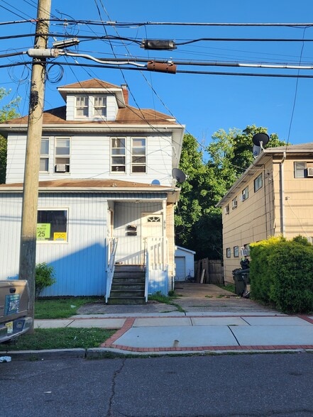 More Photos Of 490 Hamilton St, Franklin Township Office Residential For Sale