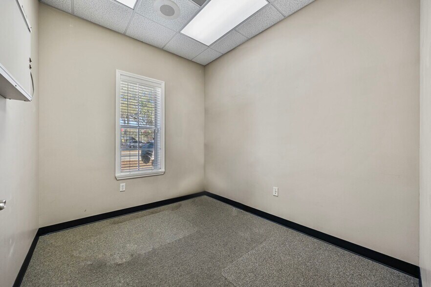 More Photos Of 14522 University Point Pl, Tampa Medical For Sale