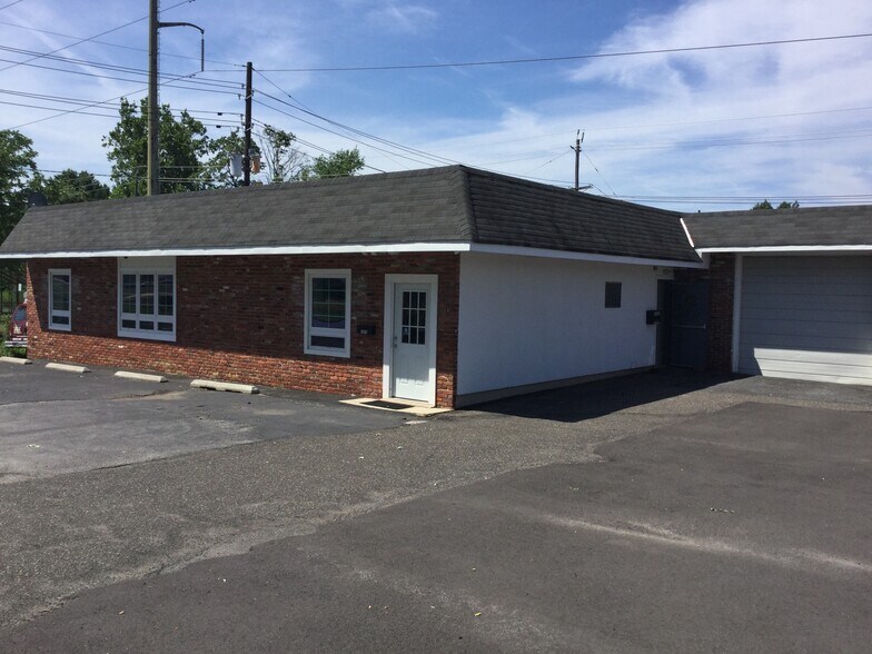 More Photos Of 1010 Rose Ave, Runnemede Flex For Sale