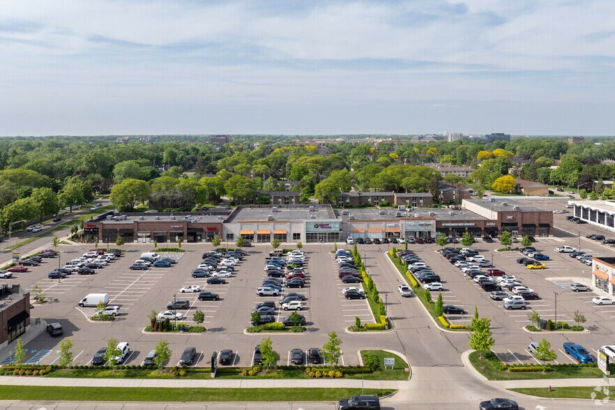 More Photos Of 2830-2880 W Maple Rd, Troy Unknown For Lease
