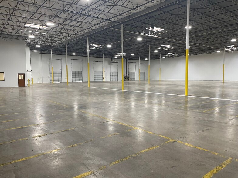 More Photos Of 3605-3665 La Reunion Pky, Dallas Distribution For Lease