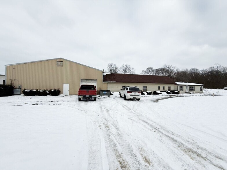 More Photos Of 510 W Burr Oak St, Centreville Manufacturing For Sale
