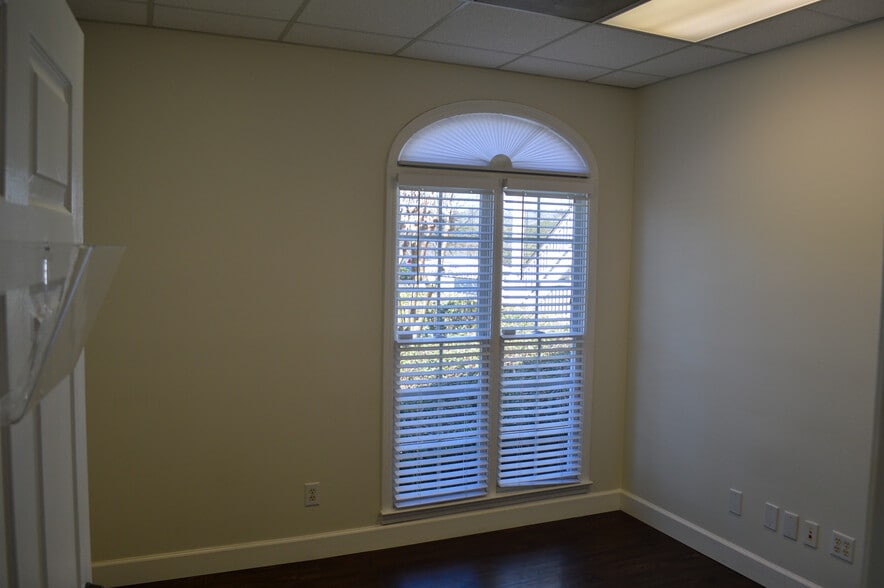 More Photos Of 3055 Lorna Rd, Birmingham Medical For Sale