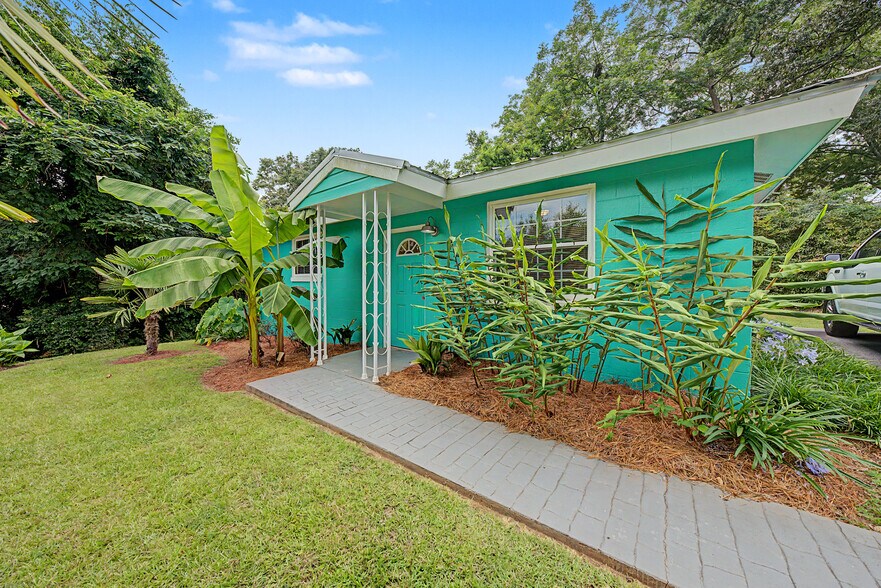 More Photos Of 559 Pulaski St, Athens Specialty For Sale