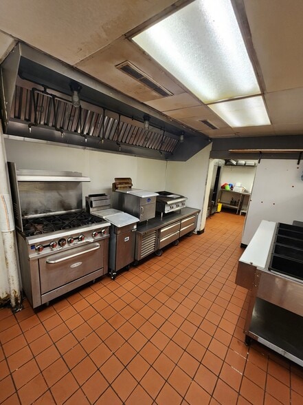 More Photos Of 321 N Main St, Hendersonville Restaurant For Lease