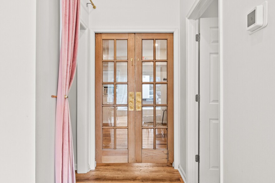 More Photos Of 694 Pont Reading Rd, Ardmore Storefront Retail Residential For Sale