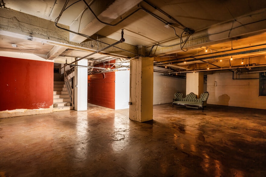 More Photos Of 255 Broad St., Kingsport General Retail For Sale