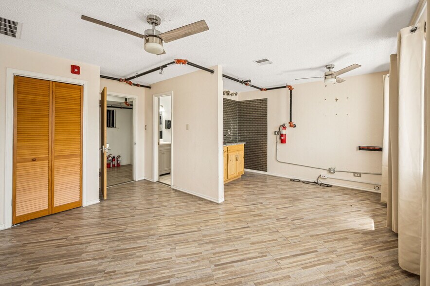 More Photos Of 313 W Bayaud Ave, Denver Warehouse For Lease