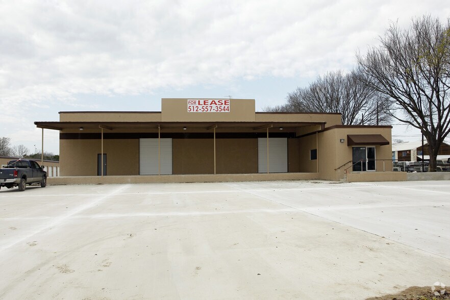 More Photos Of 1971 N I-35, San Marcos Warehouse For Lease