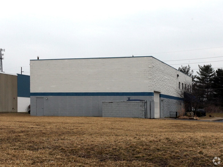 More Photos Of 11837 Technology Dr, Fishers Warehouse For Lease
