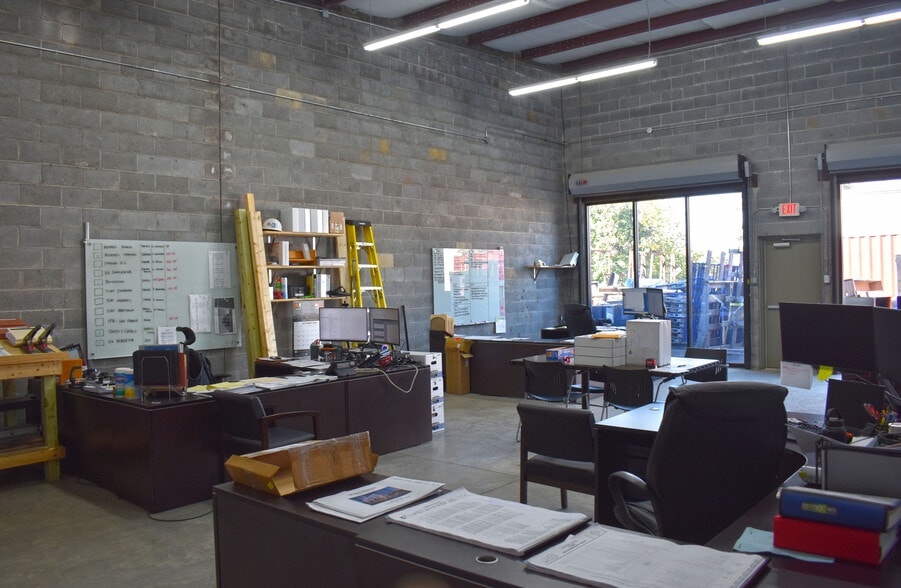 More Photos Of 2849 Logan St, Nashville Light Manufacturing For Lease