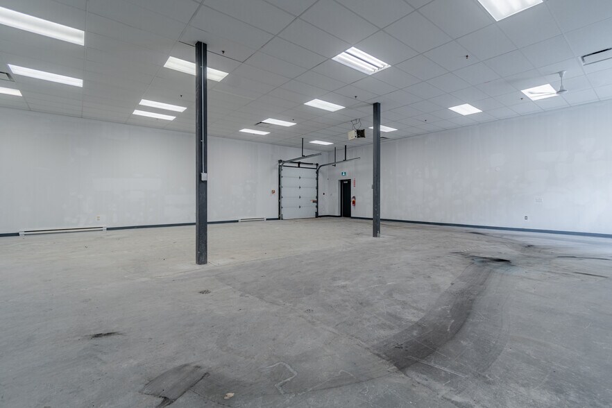 More Photos Of 875 Boul Charest O, Québec Office For Sale