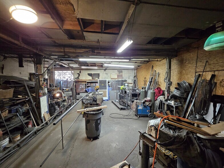 More Photos Of 3008 W Hyde Park Blvd, Los Angeles Warehouse For Lease