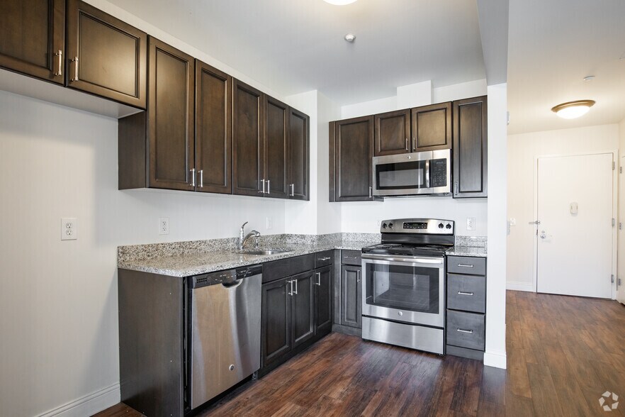 More Photos Of 10-40 Station Dr, Wyandanch Apartments For Lease