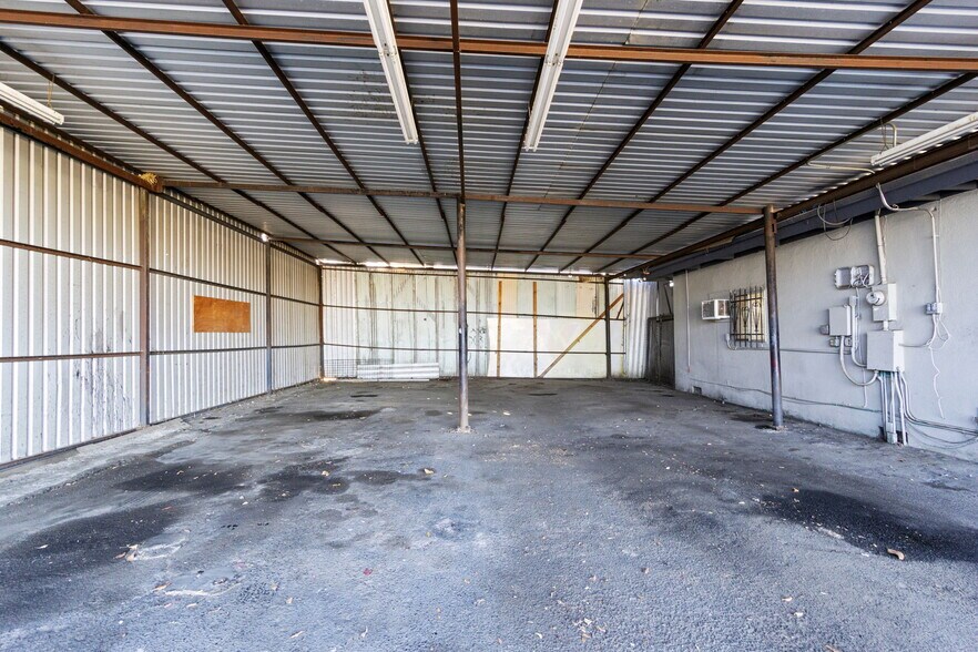 More Photos Of 344-390 N Abby St, Fresno Auto Dealership For Lease