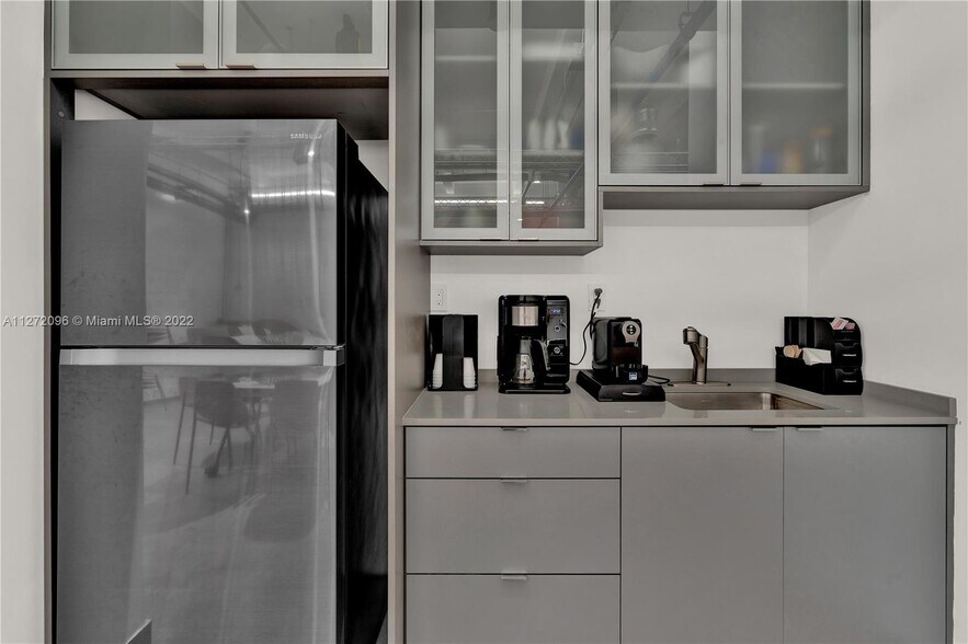 More Photos Of 2450 Hollywood Blvd, Hollywood Loft Creative Space For Sale