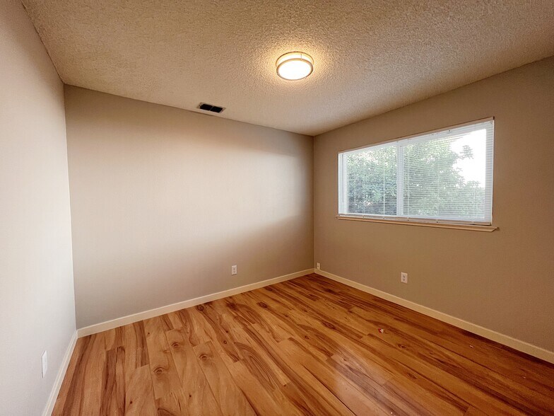 More Photos Of 301 Rivergate Way, Sacramento Multifamily For Sale