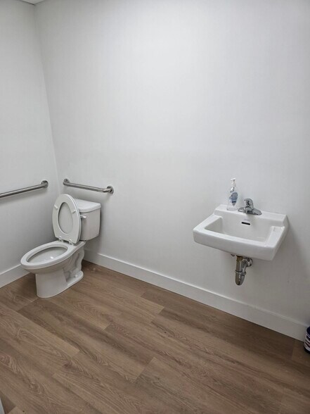 More Photos Of 187 Main St, Belleville Apartments For Lease