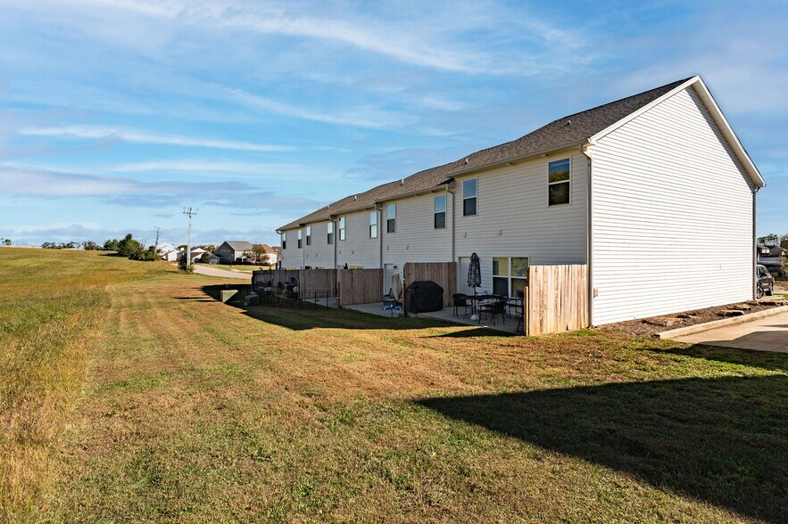 More Photos Of 304 Robert M Green Dr, Frankfort Apartments For Sale