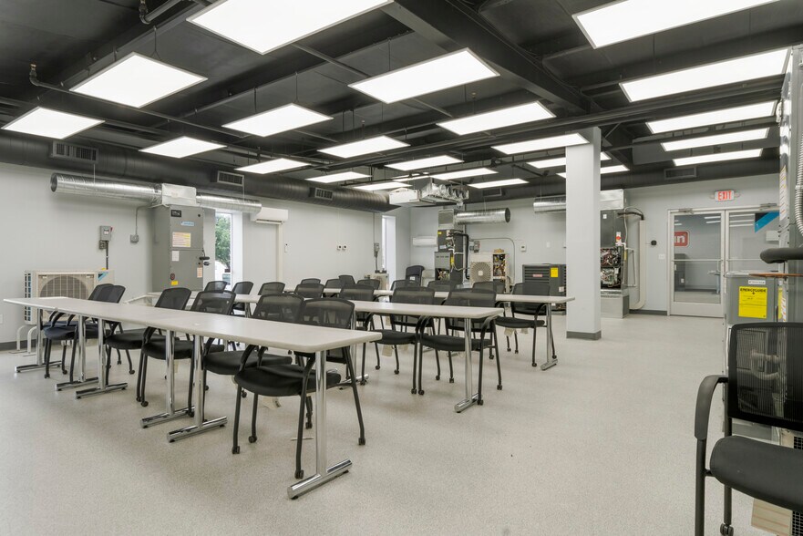 More Photos Of 5440 S 101st East Ave, Tulsa Warehouse For Sale