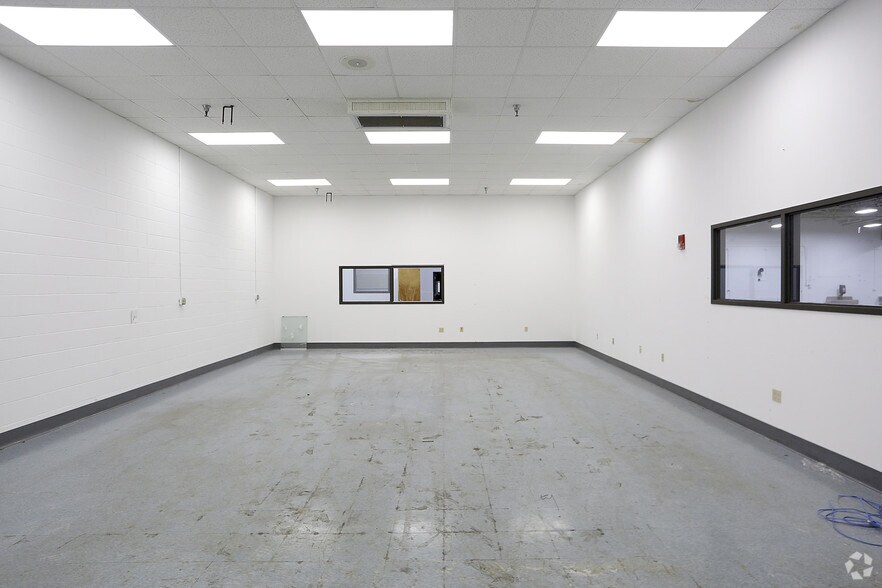 More Photos Of 18 Robert Bonazzoli Ave, Hudson Warehouse For Lease