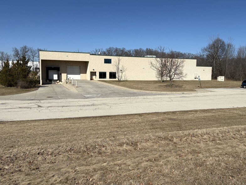 More Photos Of 9980 S Oakwood Park Dr, Franklin Manufacturing For Sale