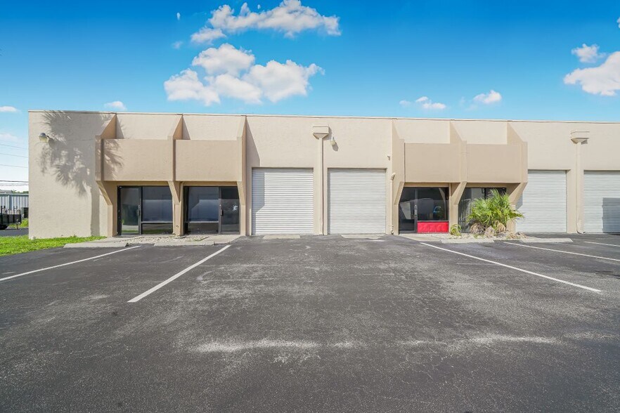 More Photos Of 1418-1450 SE Huffman Rd, Port Saint Lucie Warehouse For Sale