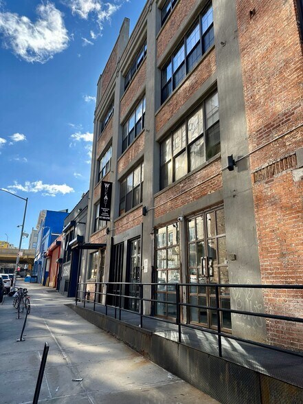 More Photos Of 36 Waverly Ave, Brooklyn Showroom For Lease