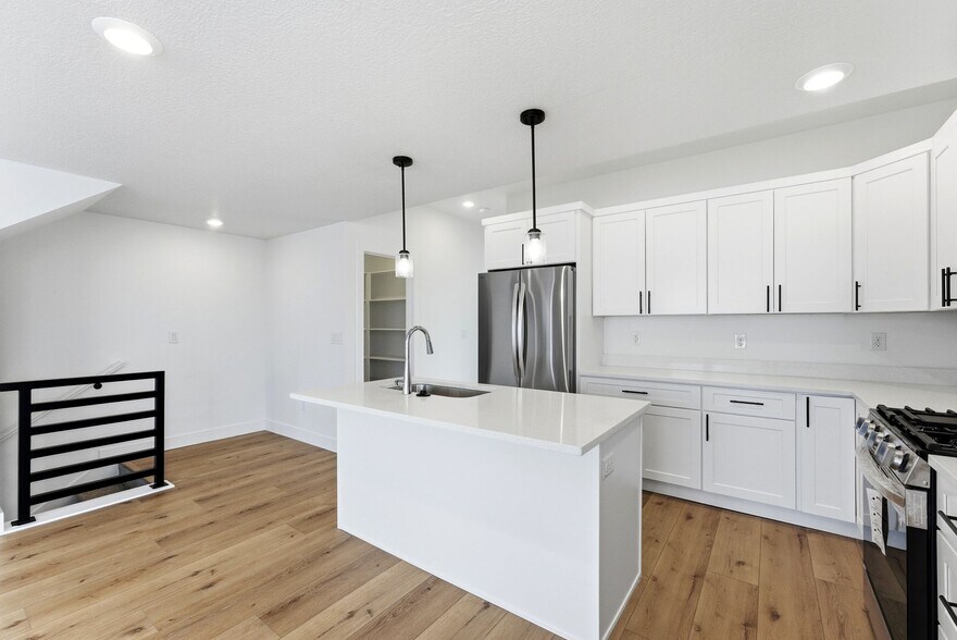 More Photos Of 132-144 E Chambord Ct, Sandy Apartments For Sale