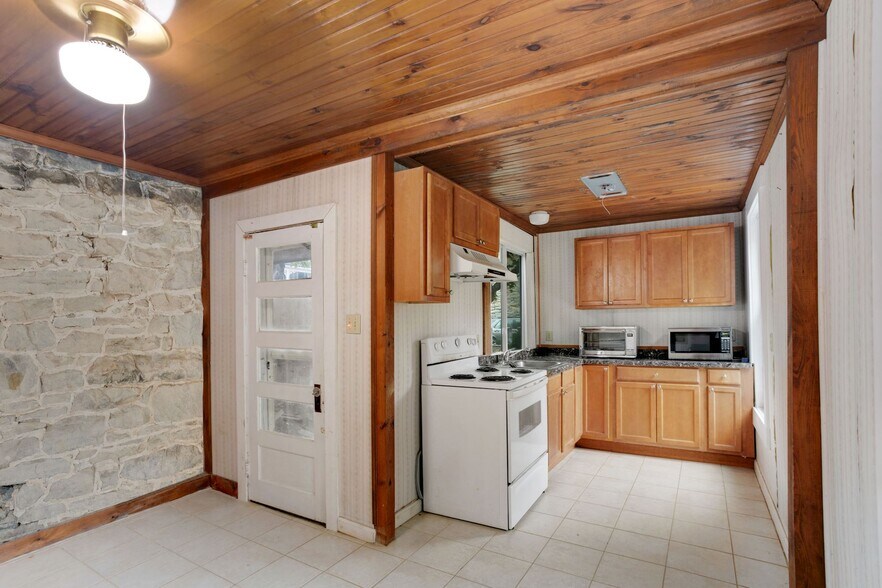 More Photos Of 36939 Charles Town Pike, Hillsboro Convenience Store For Sale