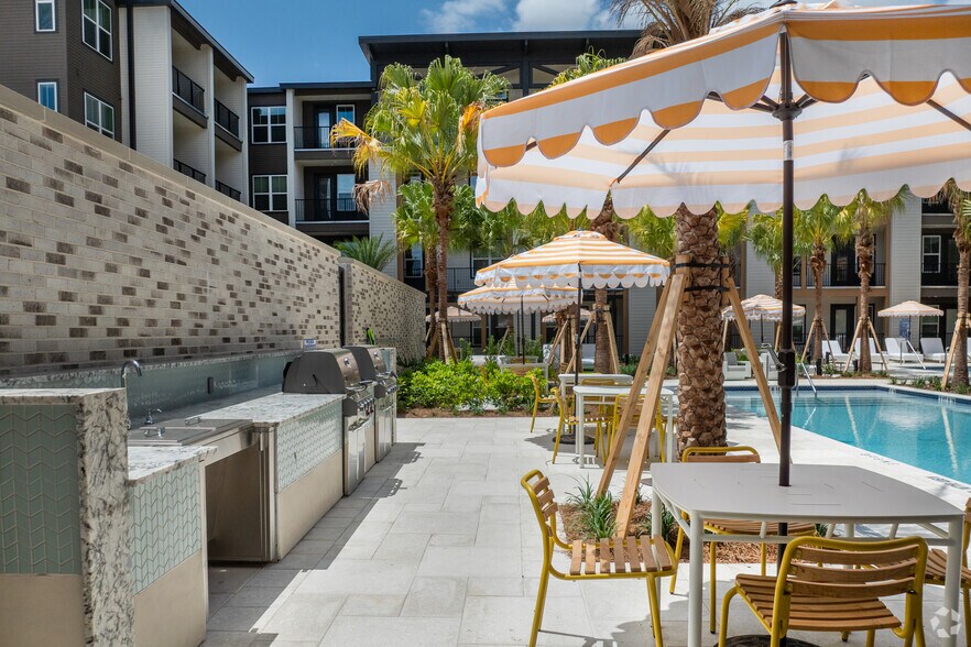 More Photos Of 1148 N Main St, Jacksonville Apartments For Lease