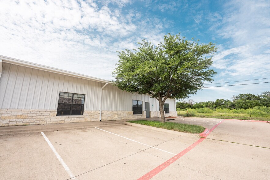 More Photos Of 1120 Toro Grande, Cedar Park Light Distribution For Sale