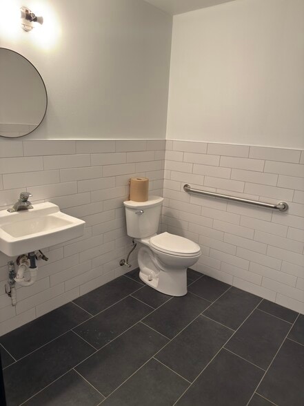 More Photos Of 5475 Williamsburg Dr, Punta Gorda Warehouse For Lease