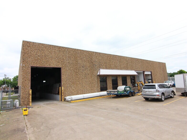 More Photos Of 2120 Vanco Dr, Irving Distribution For Lease