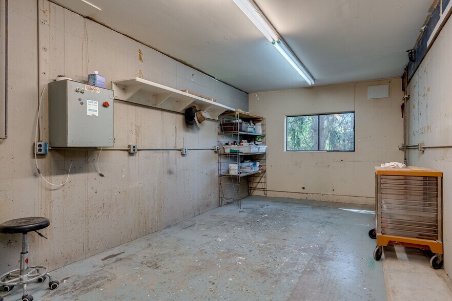 More Photos Of 1325 E Columbia River Hwy, Troutdale Restaurant For Sale