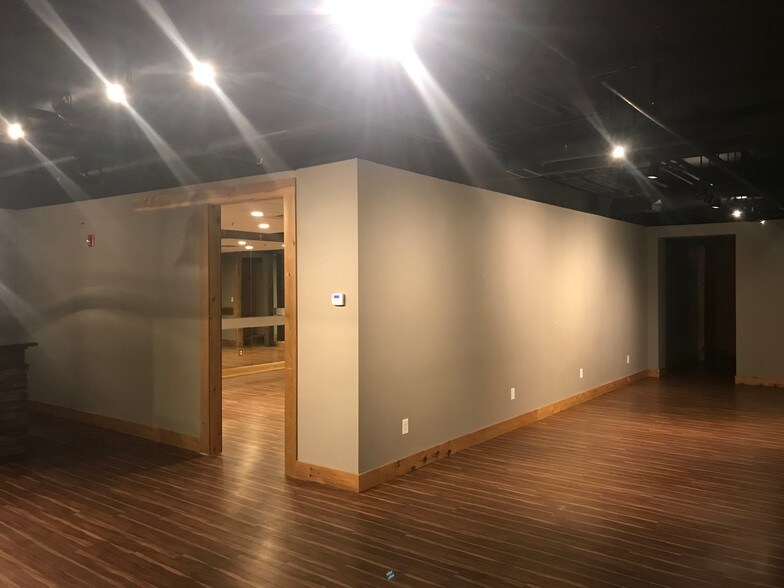 More Photos Of 871 S Arbor Vitae, Edwardsville General Retail For Lease