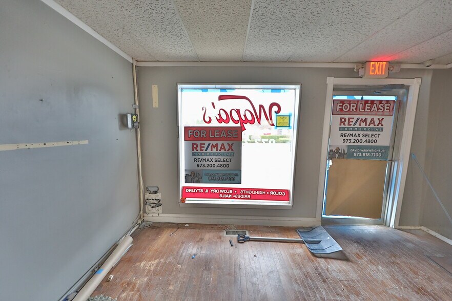 More Photos Of 301-303 S Salem St, Dover Freestanding For Lease