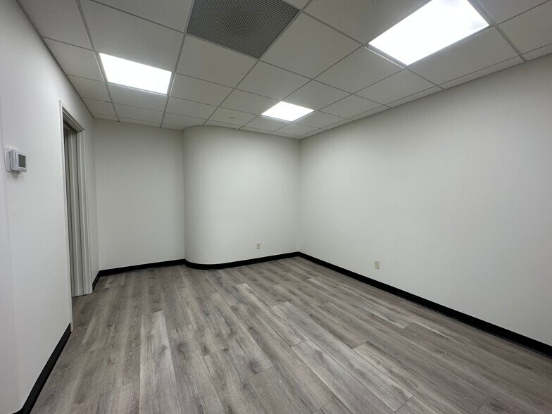 More Photos Of 4420 Valley View Rd, Edina Office For Lease