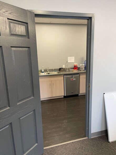 More Photos Of 141 1st St W, Waconia Office For Lease