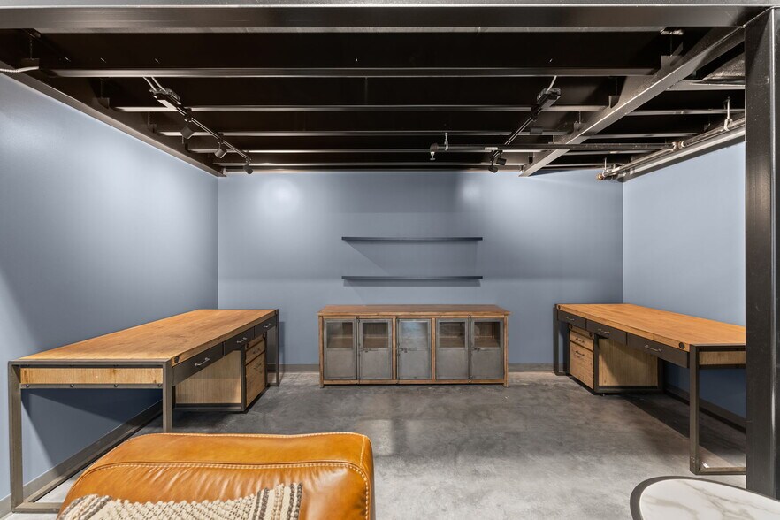 More Photos Of 4229 N FM 620 Hwy, Austin Showroom For Sale