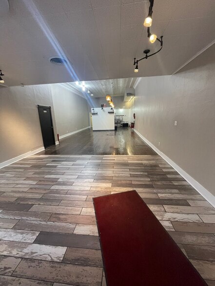 Primary Photo Of 522 S Main St, Elkhart Storefront Retail Residential For Lease