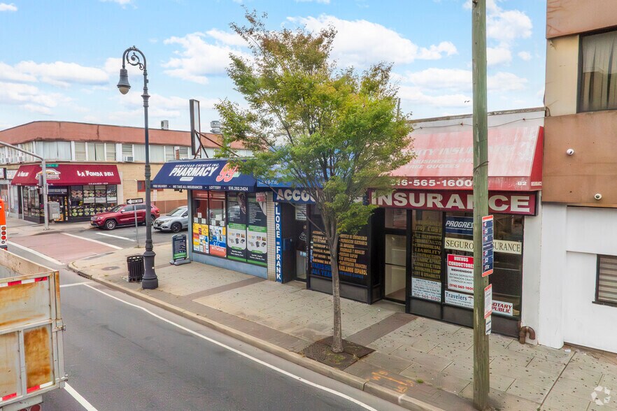 More Photos Of 84 N Franklin St, Hempstead General Retail For Lease