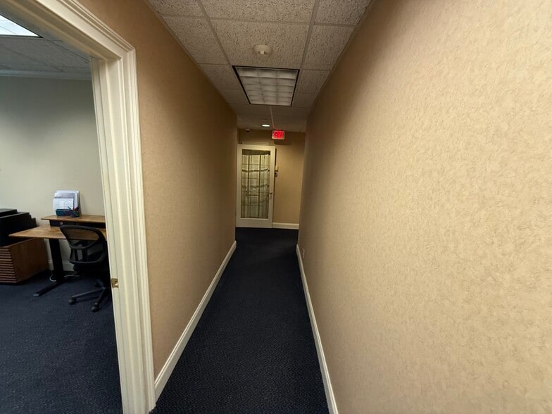 More Photos Of 3541 Habersham At Northlake, Tucker Office For Sale