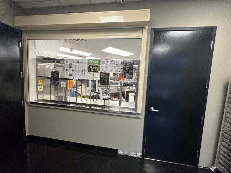 More Photos Of 1002 E Newport Center Dr, Deerfield Beach Flex For Lease