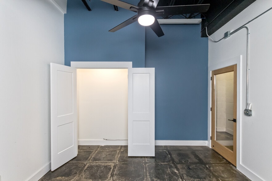 More Photos Of 46 Aston St, Asheville Light Manufacturing For Lease
