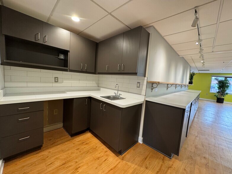 More Photos Of 206 S 5th Ave, Ann Arbor Office For Lease