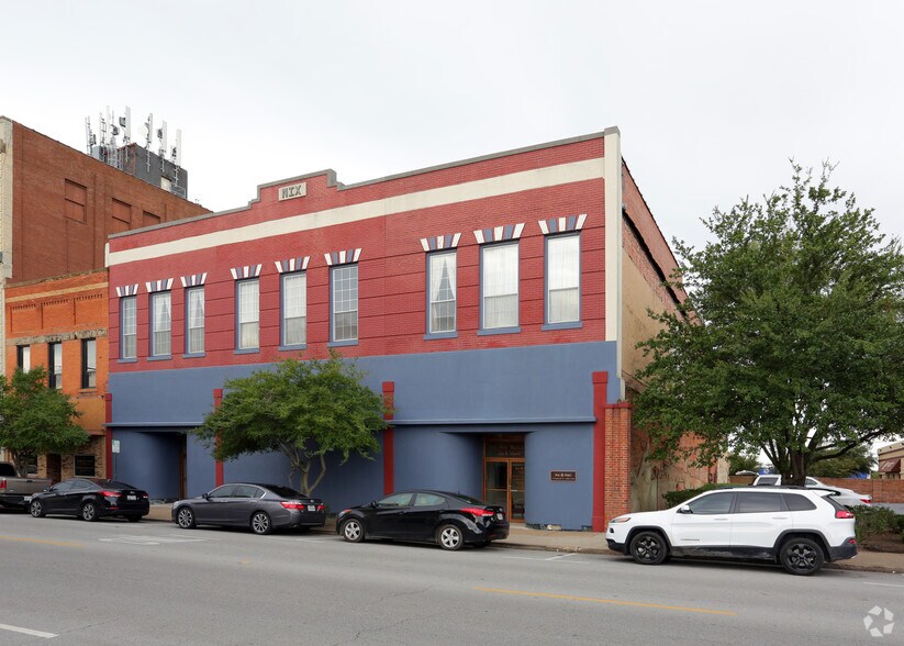 Primary Photo Of 112 N Travis St, Sherman Office For Lease