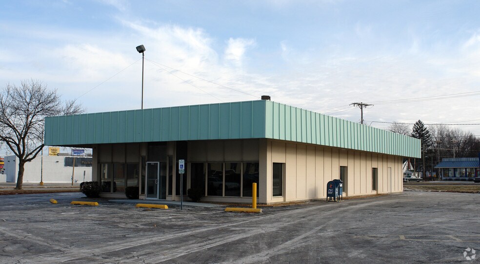 More Photos Of 2301-2401 S MacArthur Blvd, Springfield Unknown For Lease