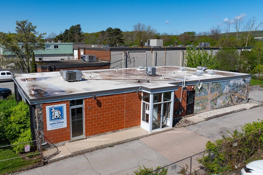 More Photos Of 475 Enfield Rd, Burlington Veterinarian Kennel For Sale